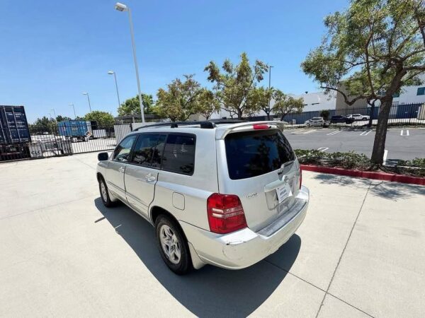 2004 Toyota Highlander SUV - Image 3