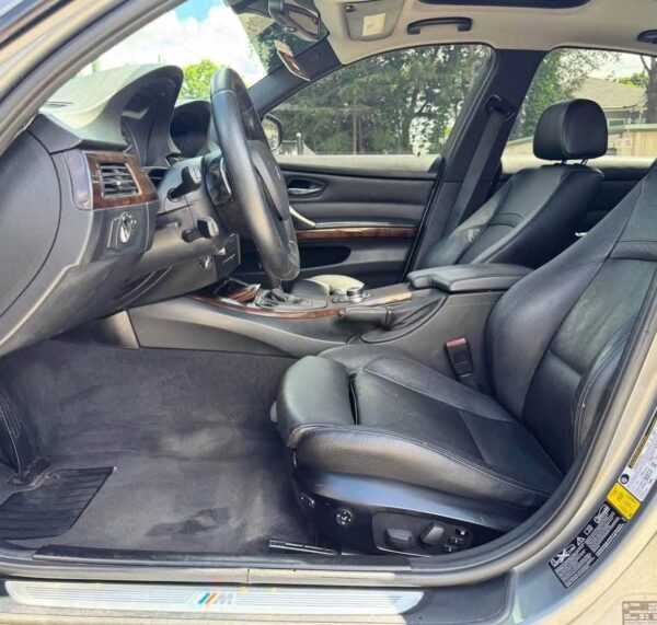 2011 BMW 3 Series 335i xDrive - Image 2