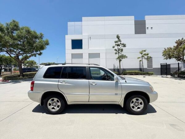 Used Toyota Highlander, Affordable SUV for Sale, 2004 Toyota SUV, Reliable Family Car, Fuel Efficient SUV