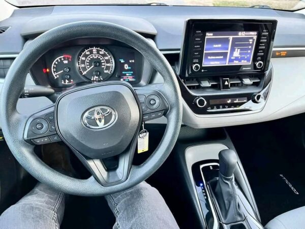 2022 Toyota Corolla LE - Image 4