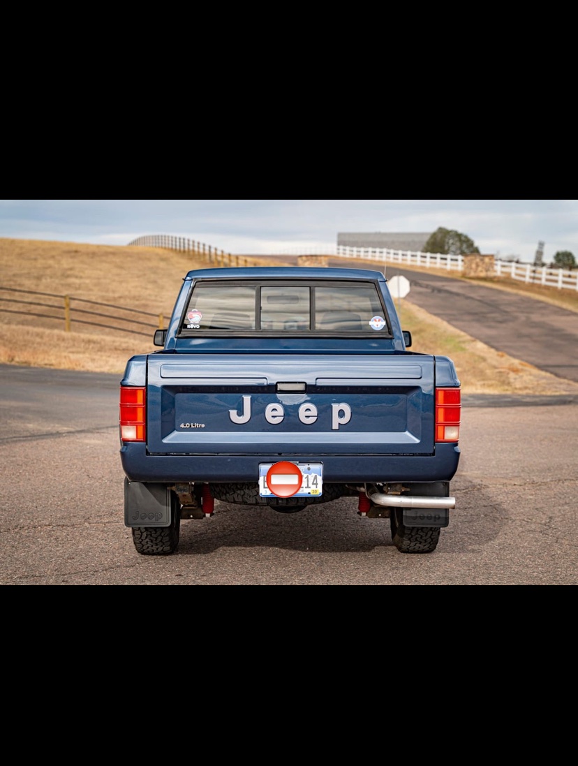 1988 Jeep Comanche Pioneer 4x4 - Image 9